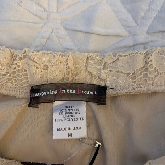 Cream Lace Skirt. Med - Picture 2 of 4
